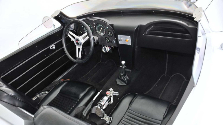 Παρατηρήστε στο εσωτερικό την μπουκάλα Nitro, όπως ακριβώς στην ταινία