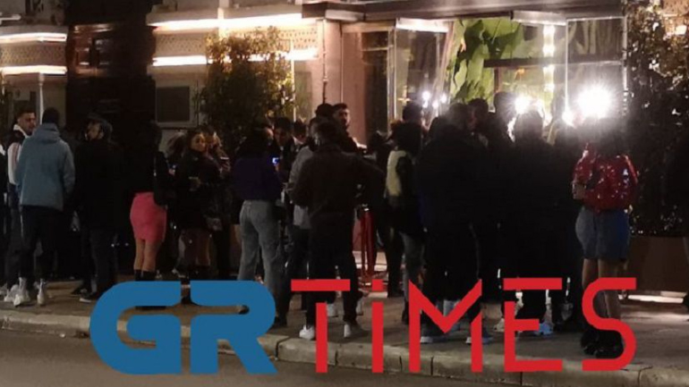 Θεσσαλονίκη: Επέμβαση της αστυνομίας σε καφέ-μπαρ για συνωστισμό