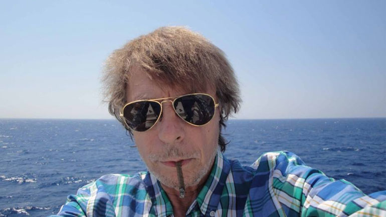 Απεβίωσε από κορωνοϊό ο δημοσιογράφος Άρης Σκιαδόπουλος