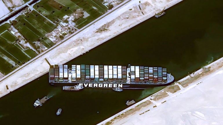 Η Άγκυρα προσφέρθηκε να βοηθήσει την Αίγυπτο για την αποκόλληση του πλοίου στη διώρυγα του Σουέζ