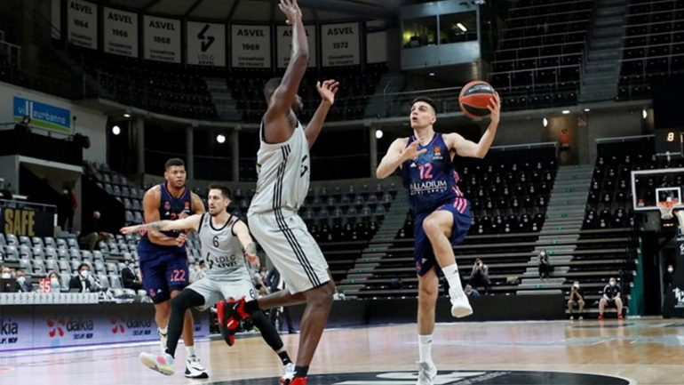 Πέρασε από τη Γαλλία η Ρεάλ, 74-71 τη Βιλερμπάν