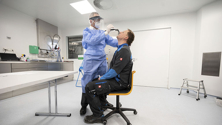 Η Ρυθμιστική Αρχή Υγείας της Βρετανίας ενέκρινε ένα τεστ 20 δευτερολέπτων για την ανίχνευση του κορωνοϊού Η Ρυθμιστική Αρχή Υγείας της Βρετανίας ενέκρινε ένα τεστ 20 δευτερολέπτων για την ανίχνευση του κορωνοϊού