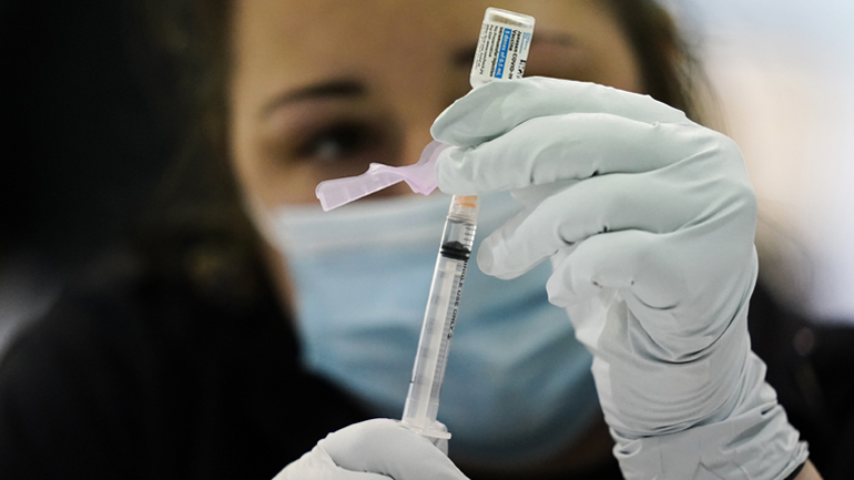 Λονδίνο και Βρυξέλλες κοντά σε συμφωνία για τις προμήθειες εμβολίων