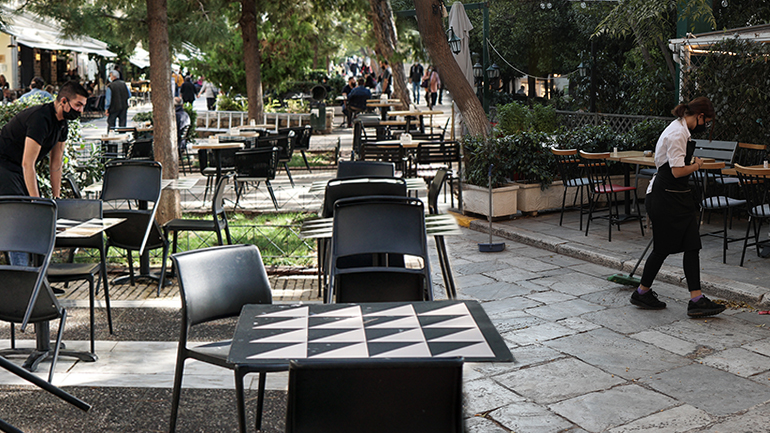 Ανοίγει τον Απρίλιο η εστίαση σε ανοιχτούς χώρους