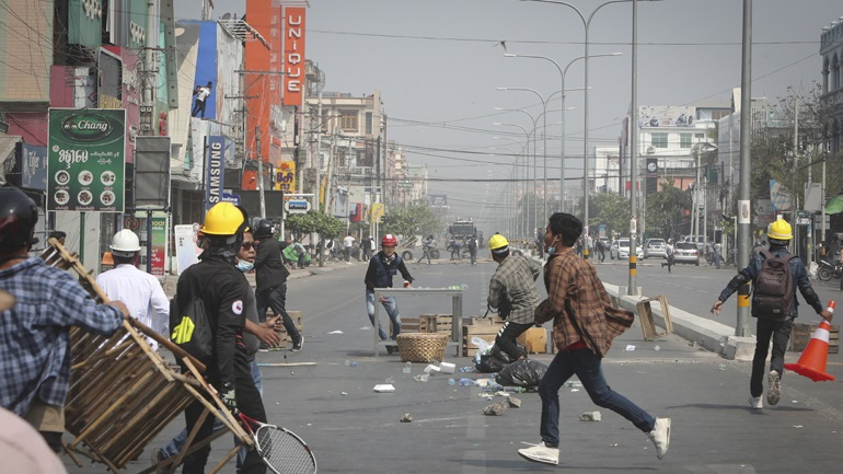 Μιανμάρ: Ο επικεφαλής της στρατιωτικής χούντας υπόσχεται εκλογές Μιανμάρ: Ο επικεφαλής της στρατιωτικής χούντας υπόσχεται εκλογές