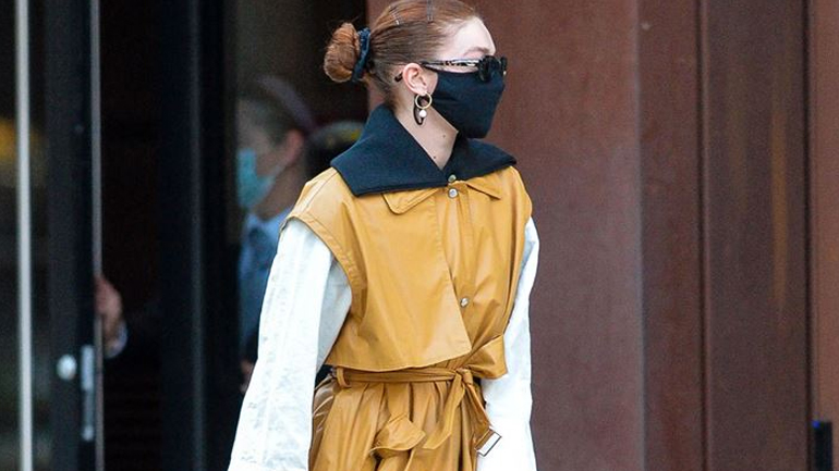 Το stylish πανωφόρι της Gigi Hadid είναι ιδανικό για τη μεταβατική περίοδο
