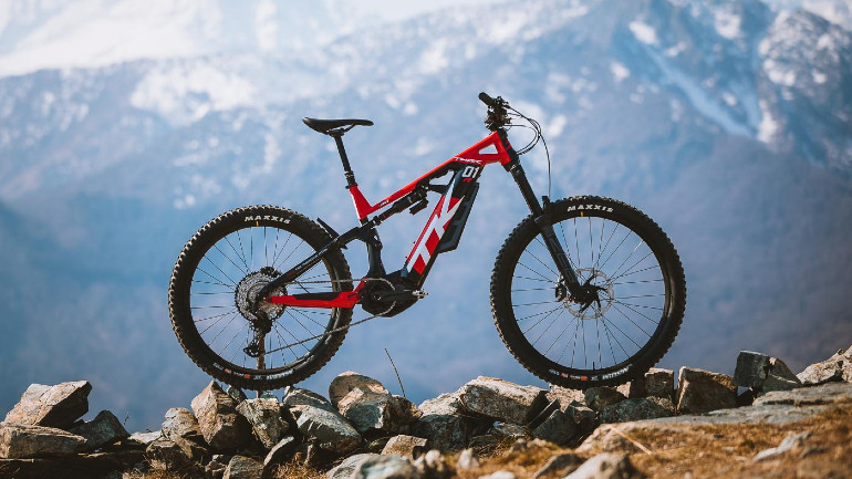 Ειδική έκδοση R του κορυφαίου Thok TK01