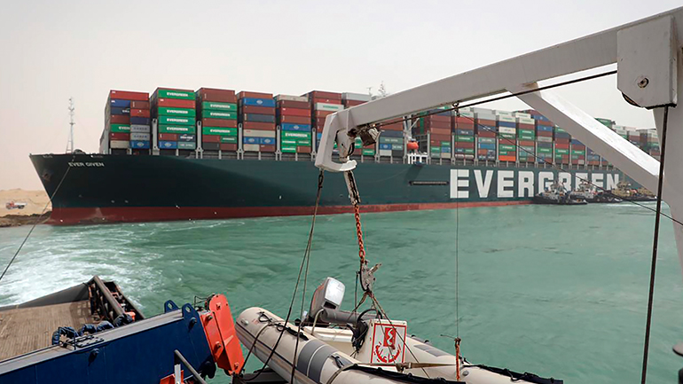 Υπουργεία Εξωτερικών και Ναυτιλίας: Η Ελλάδα έτοιμη να βοηθήσει την Αίγυπτο στη διώρυγα του Σουέζ