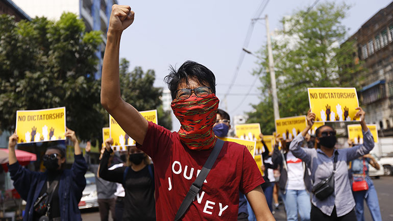 Μιανμάρ: Πυροβολισμοί ερρίφθησαν εναντίον ενός αμερικανικού πολιτιστικού κέντρου στη Γιανγκόν