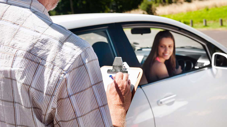 Ελεύθεροι με όρους οι ιδιοκτήτες και υπάλληλοι Σχολών Οδηγών που κατηγορούνται για κύκλωμα με διπλώματα Ελεύθεροι με όρους οι ιδιοκτήτες και υπάλληλοι Σχολών Οδηγών που κατηγορούνται για κύκλωμα με διπλώματα