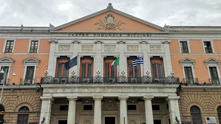 Στο δημαρχείο του Μπάρι ύψωσαν την ελληνική σημαία για τα 200 χρόνια από την επανάσταση του 1821