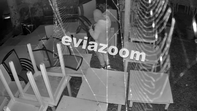 Χαλκίδα: Κλέφτης άρπαξε μέχρι και τις καρέκλες από παραλιακή ψαροταβέρνα Χαλκίδα: Κλέφτης άρπαξε μέχρι και τις καρέκλες από παραλιακή ψαροταβέρνα