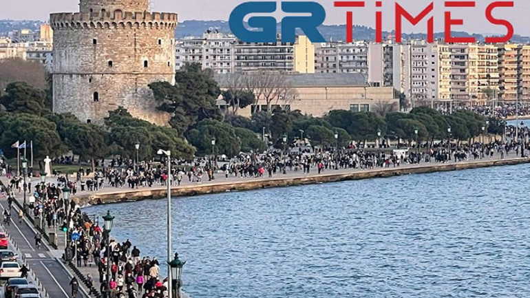 Κοσμοσυρροή στη Νέα Παραλία Θεσσαλονίκης
