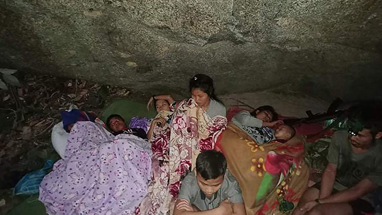 Μιανμάρ: Περίπου 3.000 χωρικοί κατέφυγαν στην Ταϊλάνδη έπειτα από αεροπορικούς βομβαρδισμούς Μιανμάρ: Περίπου 3.000 χωρικοί κατέφυγαν στην Ταϊλάνδη έπειτα από αεροπορικούς βομβαρδισμούς