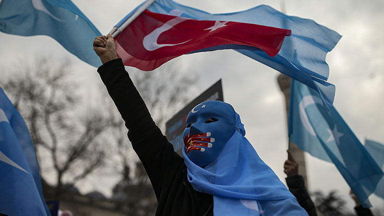 ΗΠΑ και Καναδάς επικρίνουν την Κίνα για τις κυρώσεις που επέβαλε λόγω της διαμάχης για τους Ουιγούρους