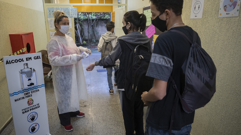 Covid-19:  Περισσότεροι από 312.000 οι θάνατοι στη Βραζιλία