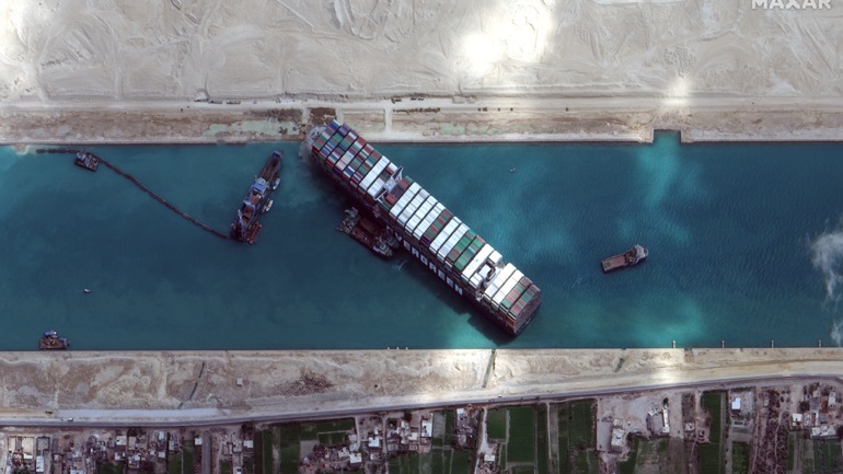 Τα προβλήματα στην παγκόσμια ναυτιλία από την προσάραξη του Ever Given μπορεί να χρειαστούν μήνες για να αποκατασταθούν