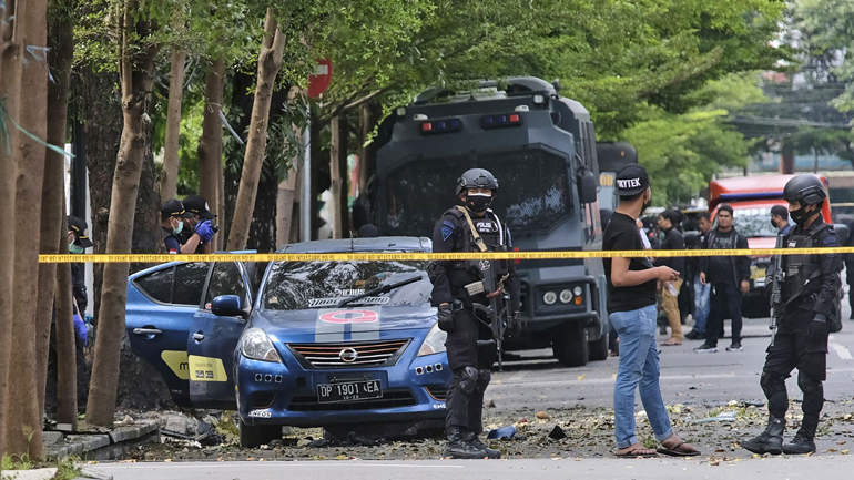 Ινδονησία: Ταυτοποιήθηκε ένας από τους δράστες της βομβιστικής επίθεσης έξω από εκκλησία