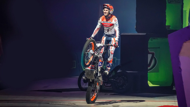 Ο Toni Bou κάνει Trial με ένα Africa Twin 1100!