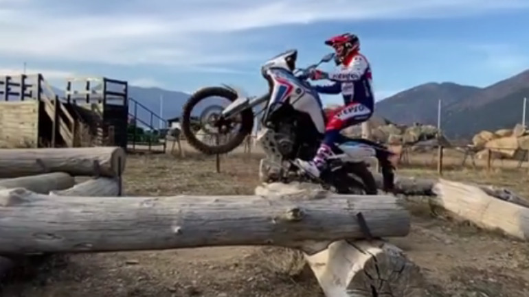 Τι και αν είναι 150 κιλά πιο βαρύ το Africa, ο Bou το κάνει ότι θέλει