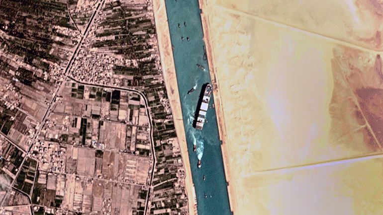 Το πλοίο Ever Given επανήλθε σε διαγώνια θέση – Μπλόκαρε και πάλι τη διώρυγα του Σουέζ