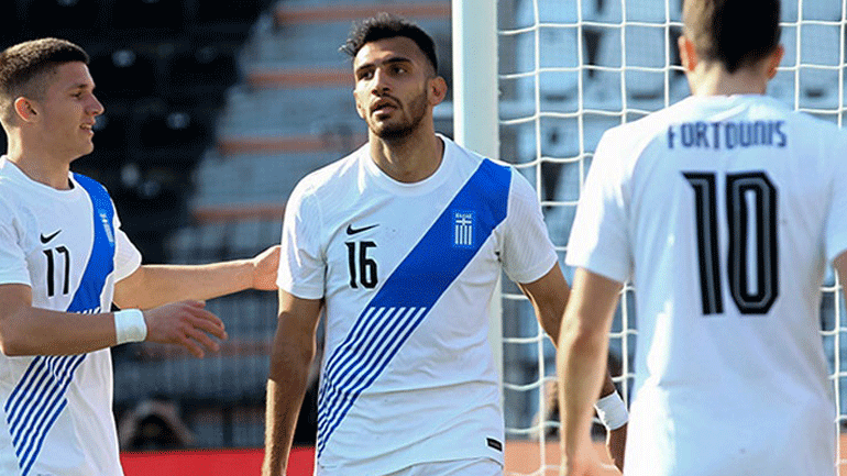 Καλούτσικη η εθνική ομάδα με το καφενείο της Ονδούρας