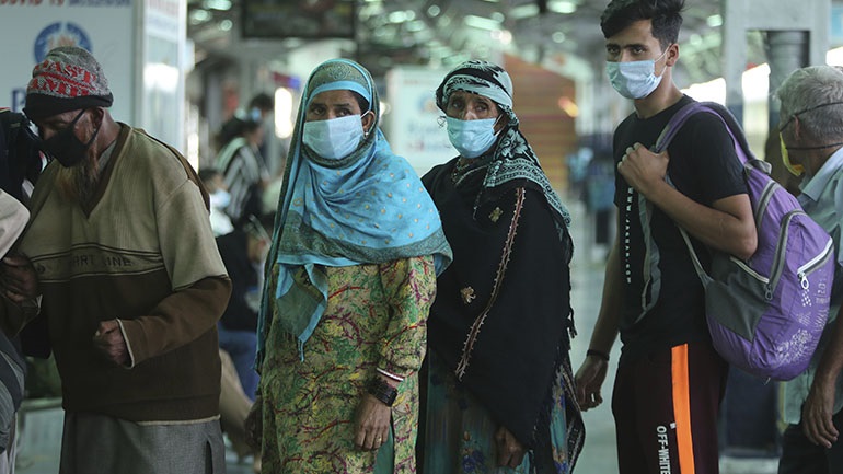 Περισσότερα από 56.000 κρούσματα κορωνοϊού καταγράφηκαν στην Ινδία το προηγούμενο 24ωρο