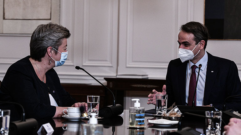 Συνάντηση Μητσοτάκη με την Ίλβα Γιόχανσον για το νέο Σύμφωνο περί Μετανάστευσης