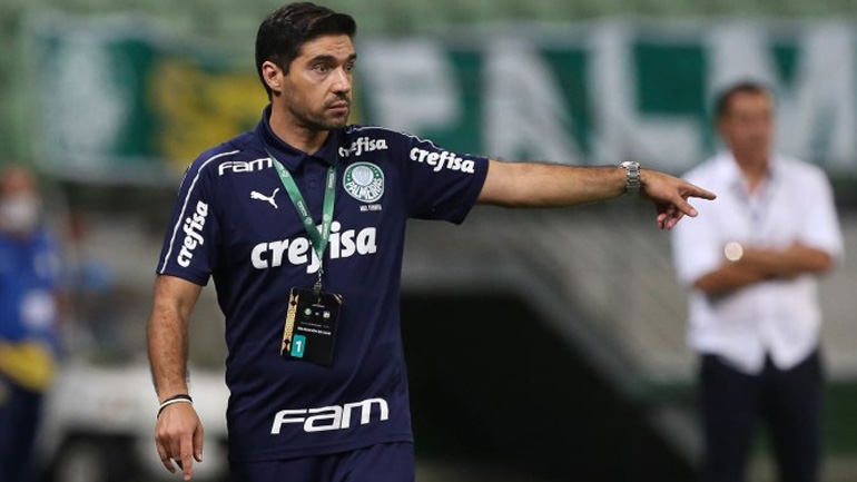 Φερέιρα: «Είναι τρομακτικοί οι αριθμοί της πανδημίας»