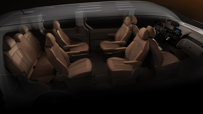 Τα καθίσματα της μεσαίας σειράς περιστρέφονται.