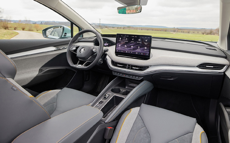 Ψηφιακές οθόνες, λιτή σχεδίαση και μίνιμαλ στυλ. 