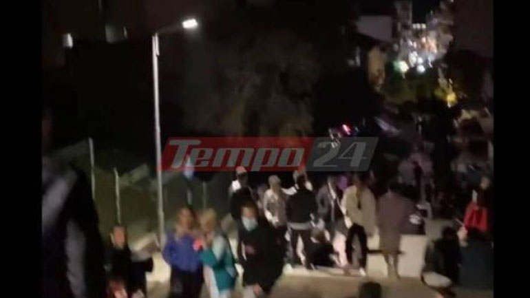 Πάτρα: Απίστευτος συνωστισμός χθες βράδυ στις σκάλες Γεροκωστοπούλου