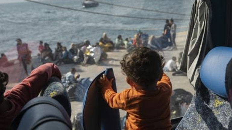 Αναχώρηση προσφύγων από τη Μυτιλήνη για τη Γερμανία Αναχώρηση προσφύγων από τη Μυτιλήνη για τη Γερμανία