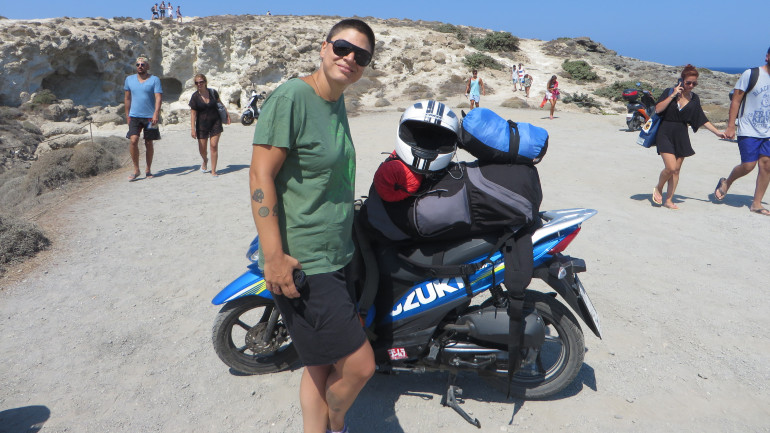 Με το Suzuki σε κάποιο νησί... πάντα φορτωμένο μέχρι επάνω!