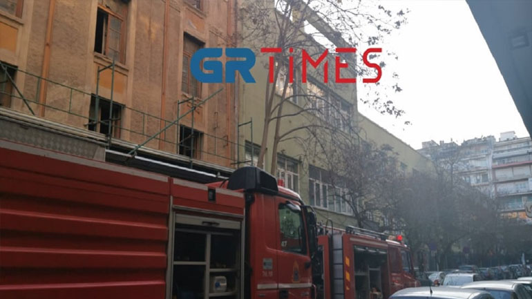 Φωτιά σε διατηρητέο κτήριο στο κέντρο της Θεσσαλονίκης Φωτιά σε διατηρητέο κτήριο στο κέντρο της Θεσσαλονίκης