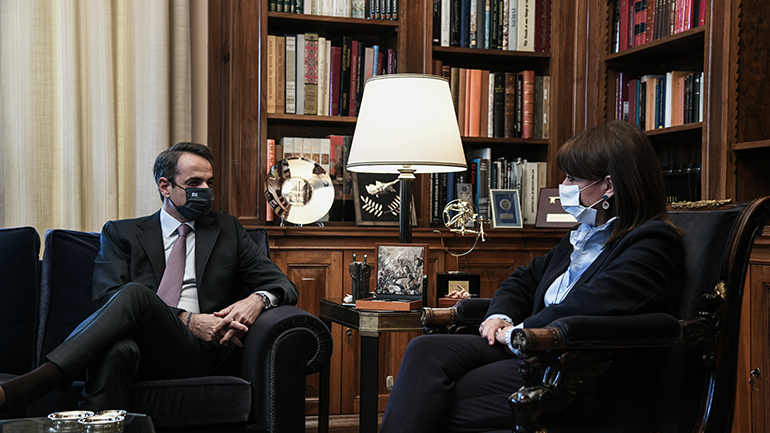 Συνάντηση Σακελλαροπούλου – Μητσοτάκη: «Τα εμβόλια έχουν κερδίσει την εμπιστοσύνη των πολιτών»