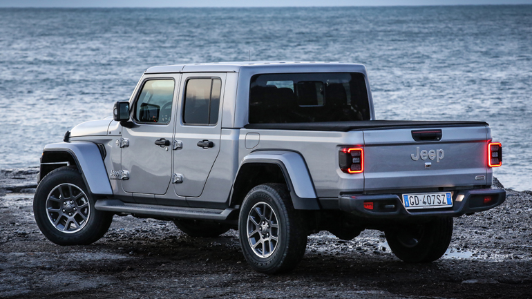 Στην καρότσα χωρούν αντικείμενα με μήκος πάνω από ενάμισι μέτρο.