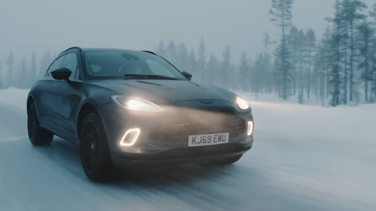 Ο Vettel οδηγεί στα χιόνια την Aston Martin DBX