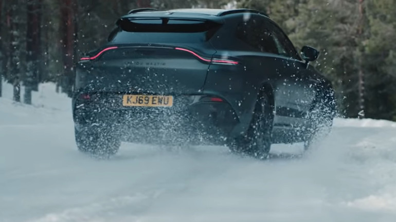 Δεν λείπουν και τα ντριφτ από τον Vettel με την DBX.