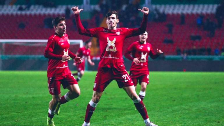 Για Μις Υφήλιο να στείλουμε μια κακάσχημη και στραβοκάνα