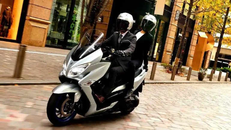 Το premium scooter της Suzuki ανανεώθηκε σημαντικά έπειτα από 3 χρόνια.