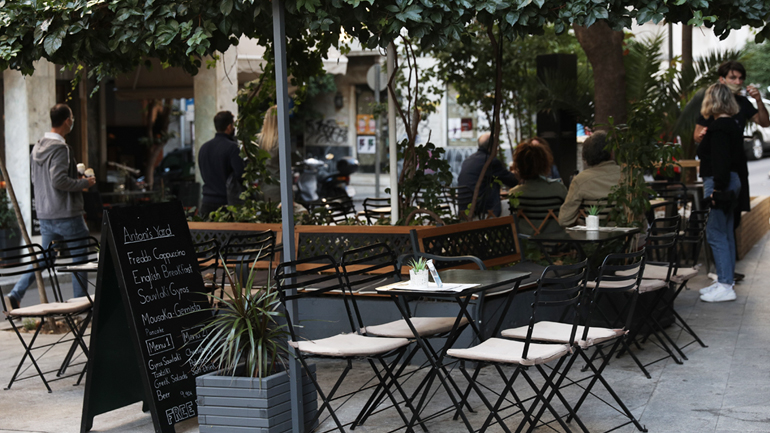 Σηκώνει ρολά μέσα στον Απρίλιο η εστίαση