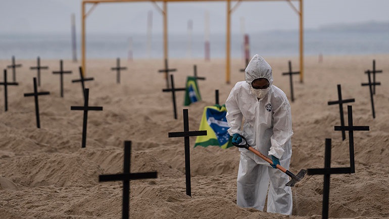Βραζιλία: Στο Σάο Πάολο αδειάζουν παλιούς τάφους για να χωρέσουν οι νεκροί από κορωνοϊό