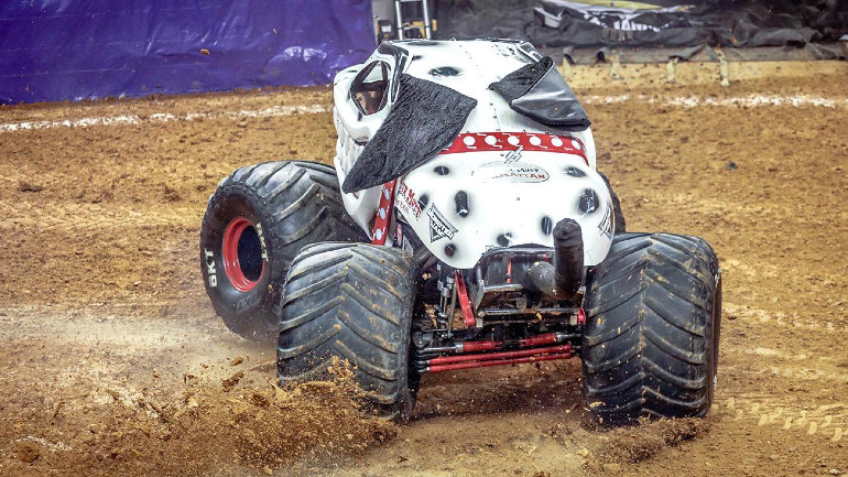 Οποιος δεν γνωρίζει το Monster Jam καλό είναι να το μάθει