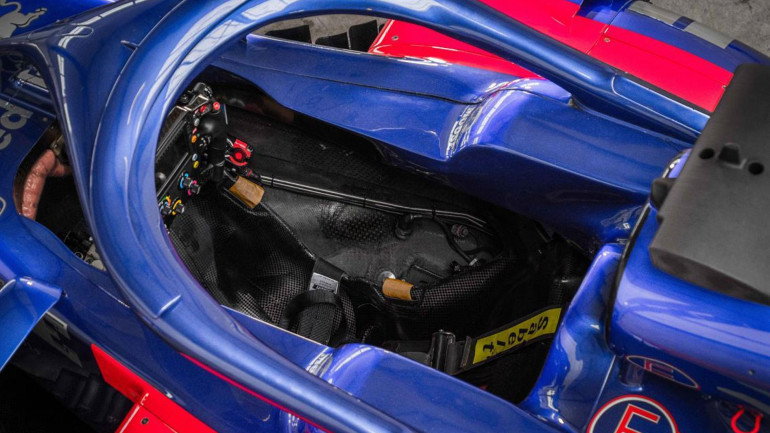 Σε αυτό το κόκπιτ βρέθηκαν οι Albon και Gasly το 2019.