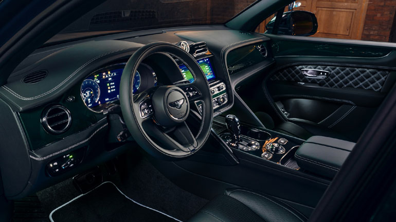 Τα περισσότερα τμήματα της καμπίνας είναι κατασκευασμένα στο χέρι