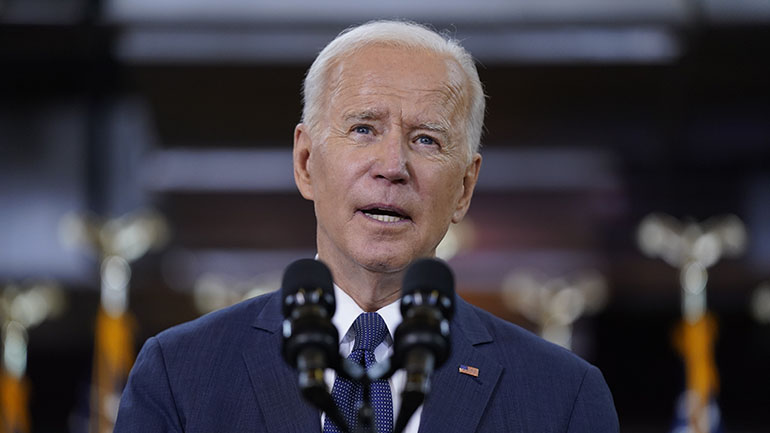 Ο Μπάιντεν επέτρεψε τη λήξη προεδρικού διατάγματος που εμπόδιζε την είσοδο προσωρινών εργαζόμενων στις ΗΠΑ