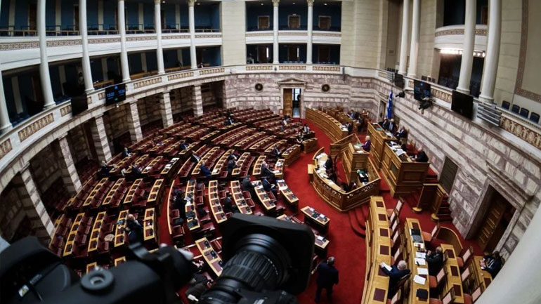 Live-Βουλή: Σύγκρουση των πολιτικών αρχηγών για την πανδημία