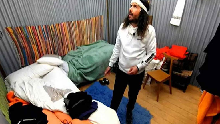 Ο Ερωτόκριτος Κυμιόνης αποχώρησε από τη Φάρμα