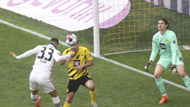 Γερμανία: Στο -7 από την πρώτη τετράδα η Ντόρτμουντ, ηττήθηκε με 2-1 από την Άιντραχτ Γερμανία: Στο -7 από την πρώτη τετράδα η Ντόρτμουντ, ηττήθηκε με 2-1 από την Άιντραχτ